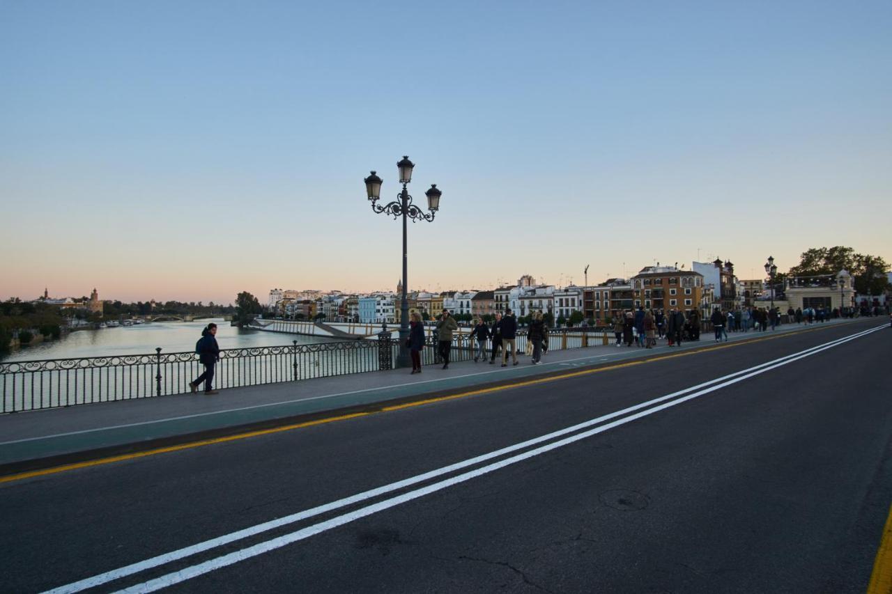 Betis Deluxe Riverside Sevilla Exterior foto